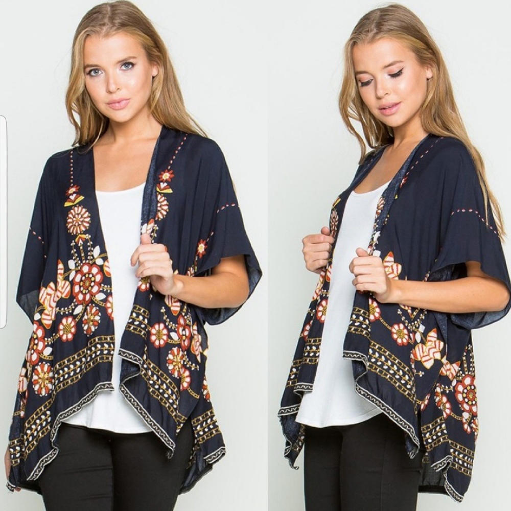 💙Last One💙Floral Print Kimono Shrug in Navy - Picture 2 of 6
